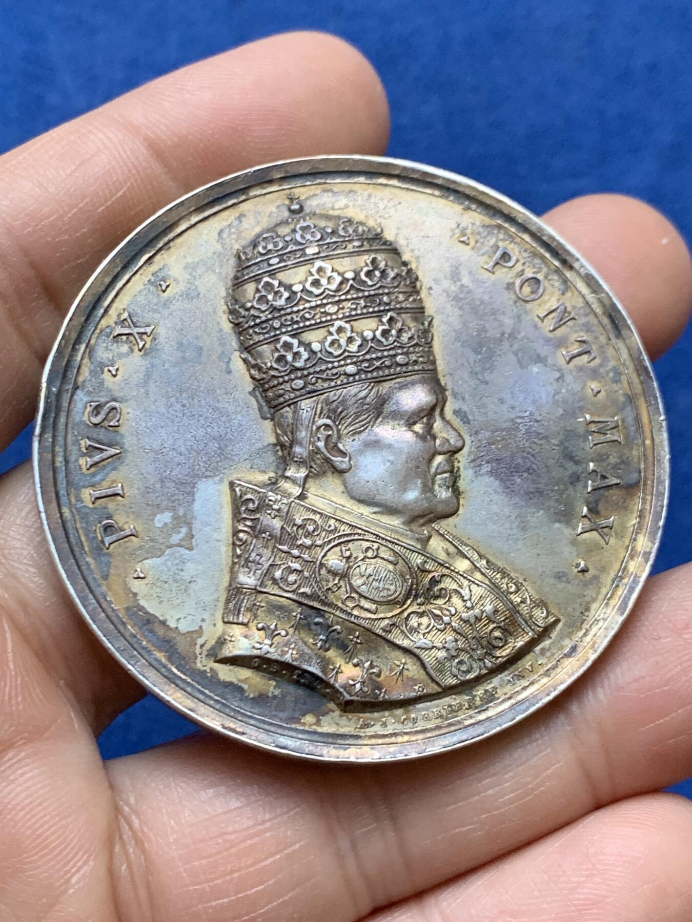 《竞宝斋》第470场 周日，周一，周二 3场连拍 （全场包邮）欢迎送拍 教皇庇护十世教皇训令纪念银章 47.6克 51.8mm