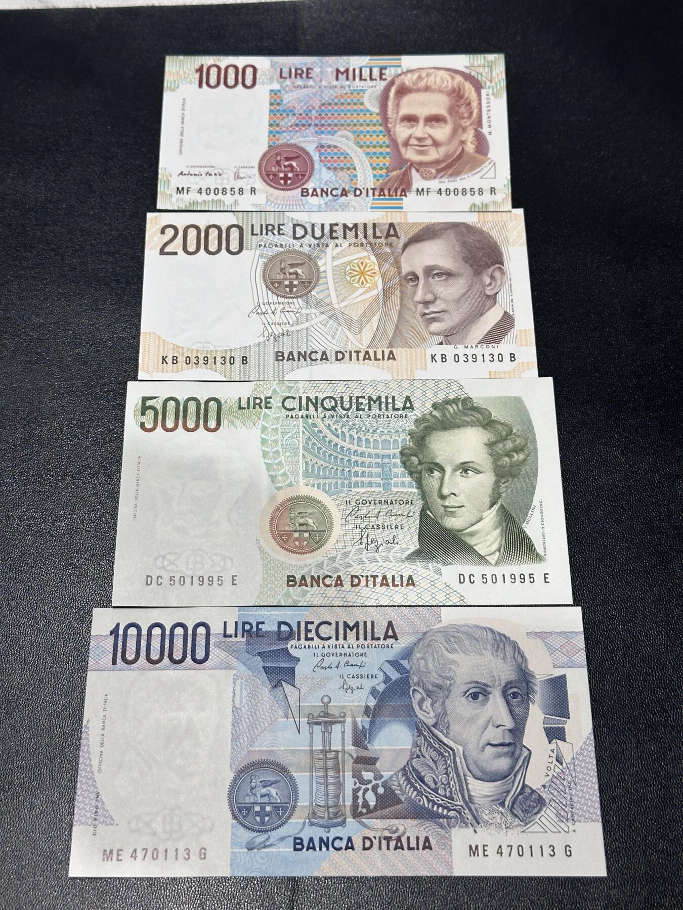 《外钞收藏家》第六百一十八期（精品场）（长期征集拍品、欢迎藏友们联系合作） 意大利末版1000-1万里拉4张小套（多位世界名人）	UNC（5000里拉边上有点荧光反应，判断是纸币自带的）