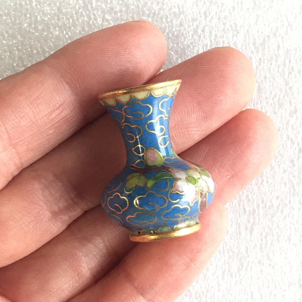      出口创汇时期浅蓝色景泰蓝铜胎掐丝珐琅回流镀金微型小留香瓶1个原版真品如图库存旧藏文玩艺术收藏