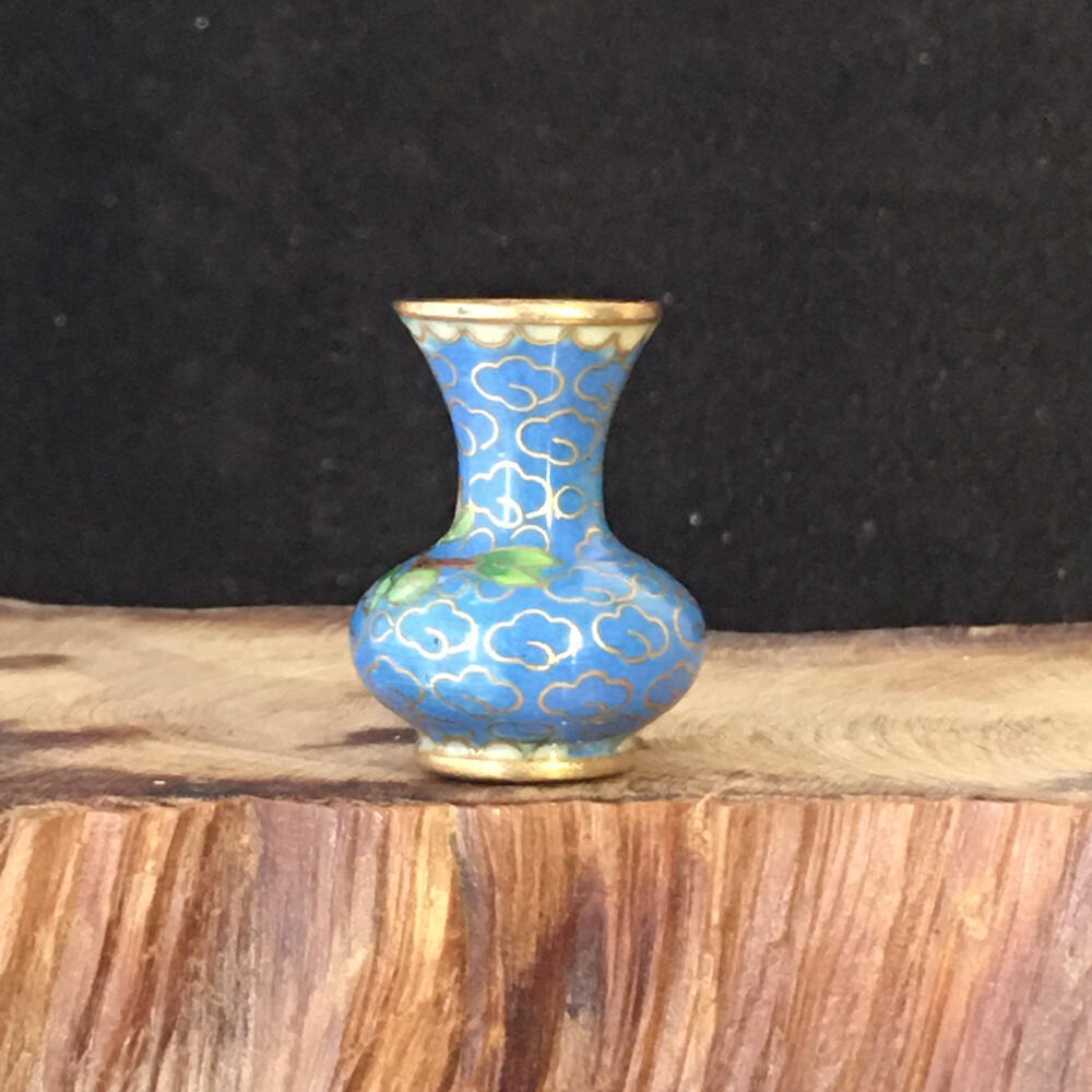      出口创汇时期浅蓝色景泰蓝铜胎掐丝珐琅回流镀金微型小留香瓶1个原版真品如图库存旧藏文玩艺术收藏
