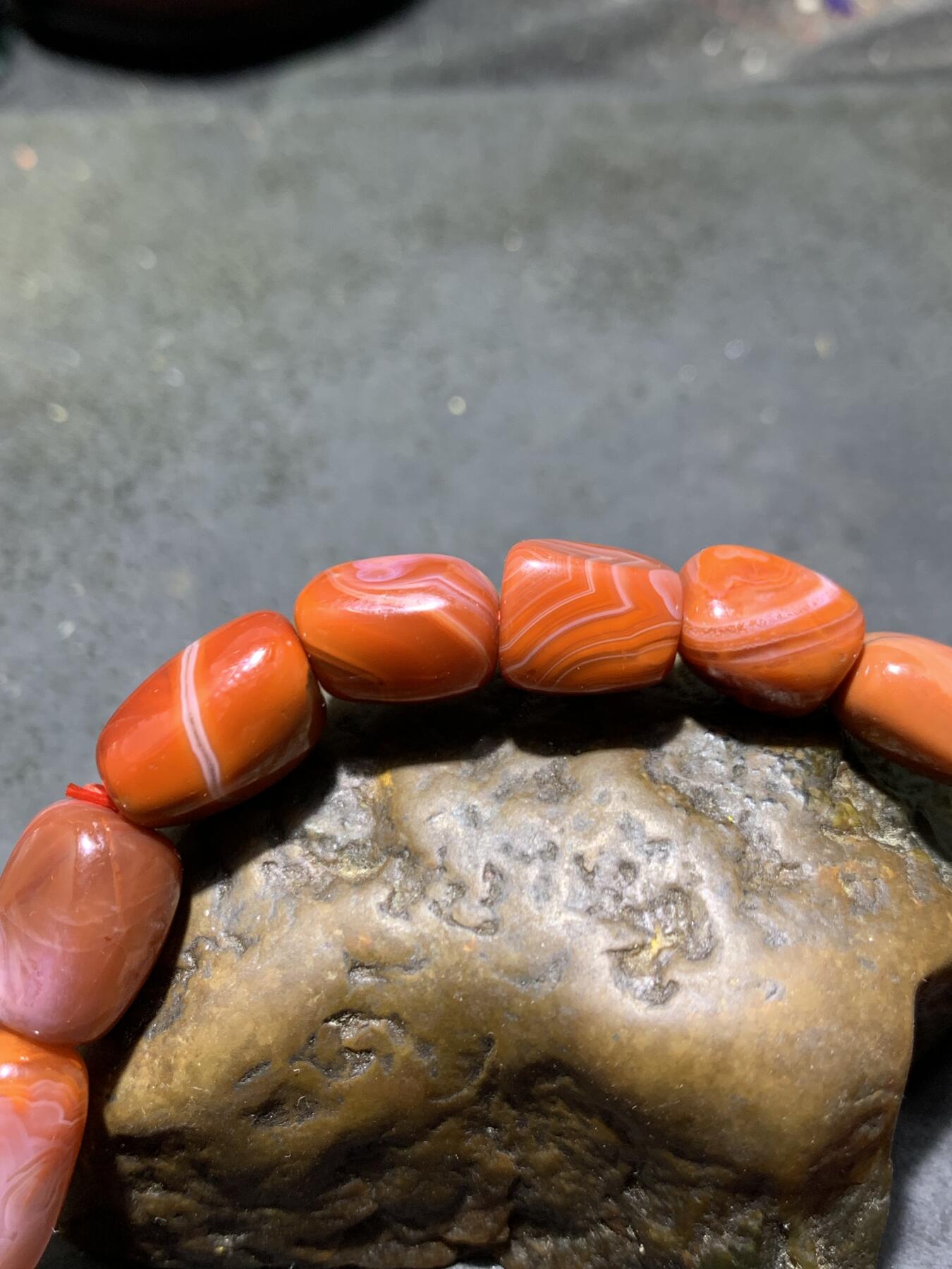 精美川料红白南红玛瑙随形单圈手串一条