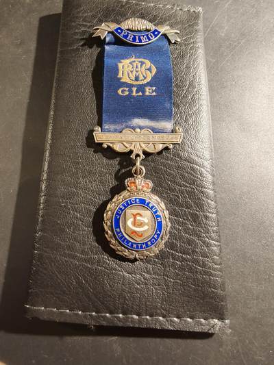 老王徽章第187期 - 英国皇家野牛兄弟会奖章   925银镀金珐琅    原盒     33.4g