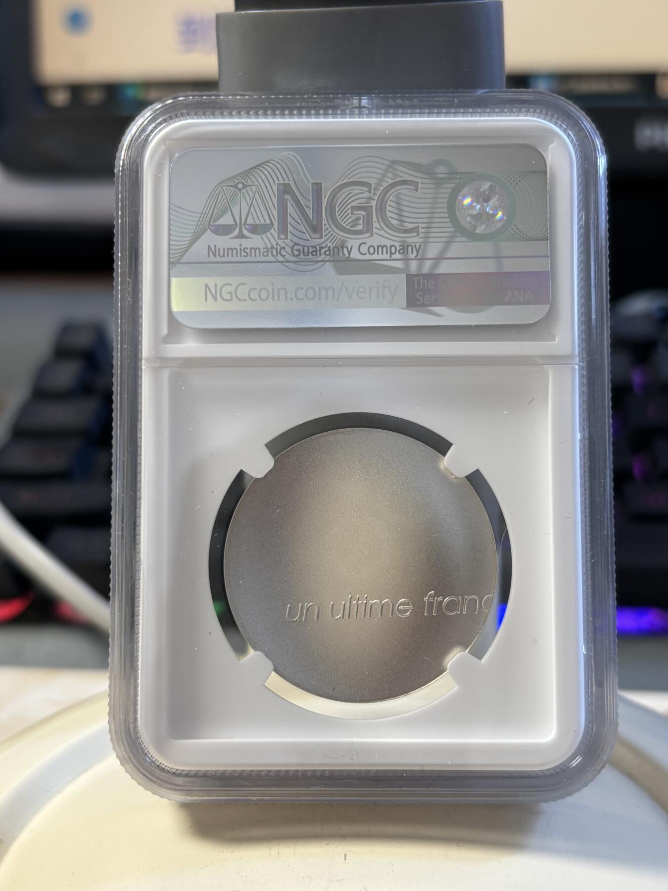 第194期拍卖 获奖币法国2001年最后的法郎波浪形银币NGC-MS69，980银，17.77克