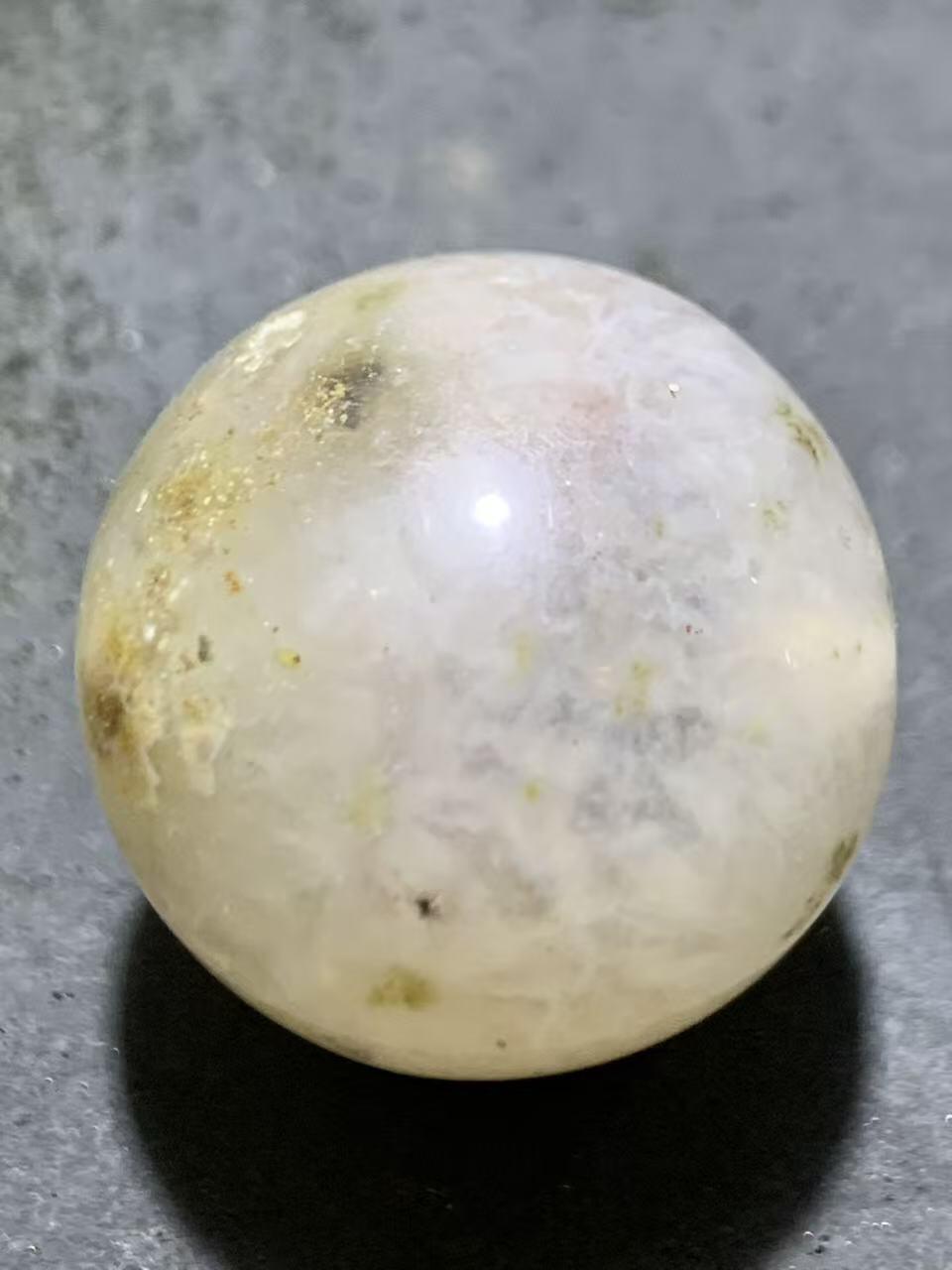 精美原皮满冰飘糖心料战国红玛瑙圆珠一颗！