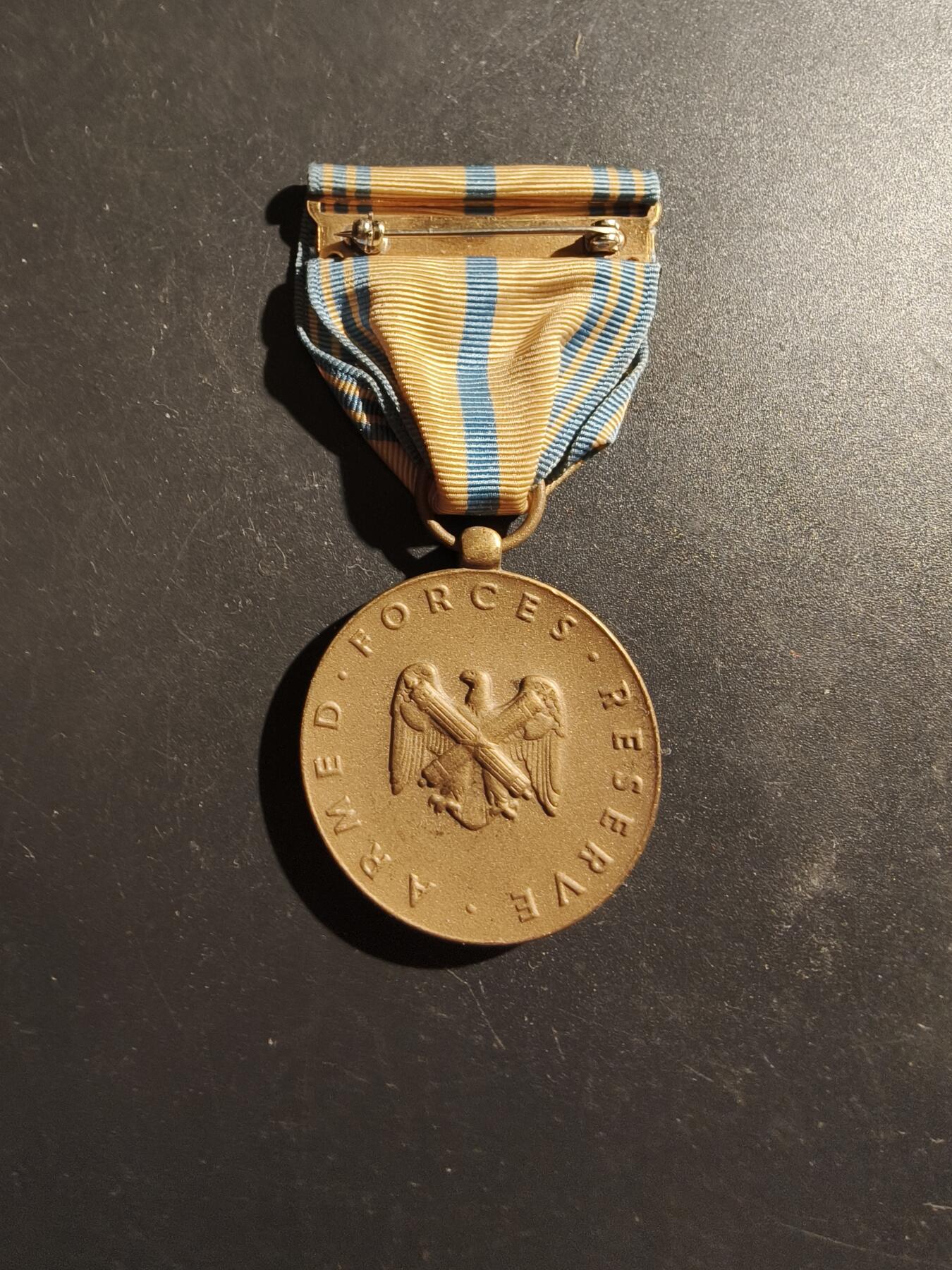 老王徽章第187期 美国国民卫队预备役服役奖章