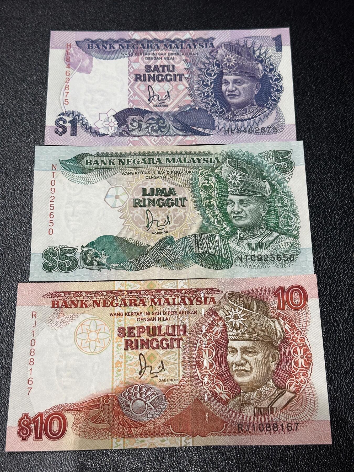 《外钞收藏家》第六百一十八期（精品场）（长期征集拍品、欢迎藏友们联系合作） 马来西亚倒三版本1/5/10林吉特三张小套（同一签名）	UNC