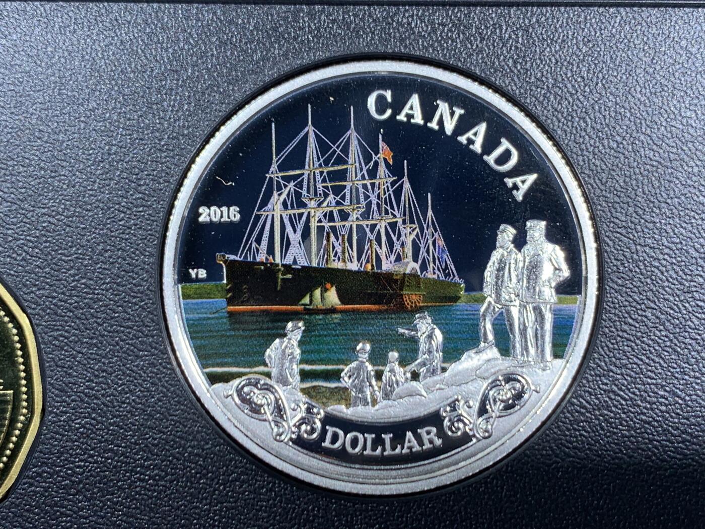 《竞宝斋》第470场 周日，周一，周二 3场连拍 （全场包邮）欢迎送拍 2016年加拿大皇家造币厂跨大西洋电缆150周年特别版精制银币套装，共7枚硬币，其中主币含23.17克纯银，整个亚克力表面模糊了，币状态保存不错的。含原盒证书