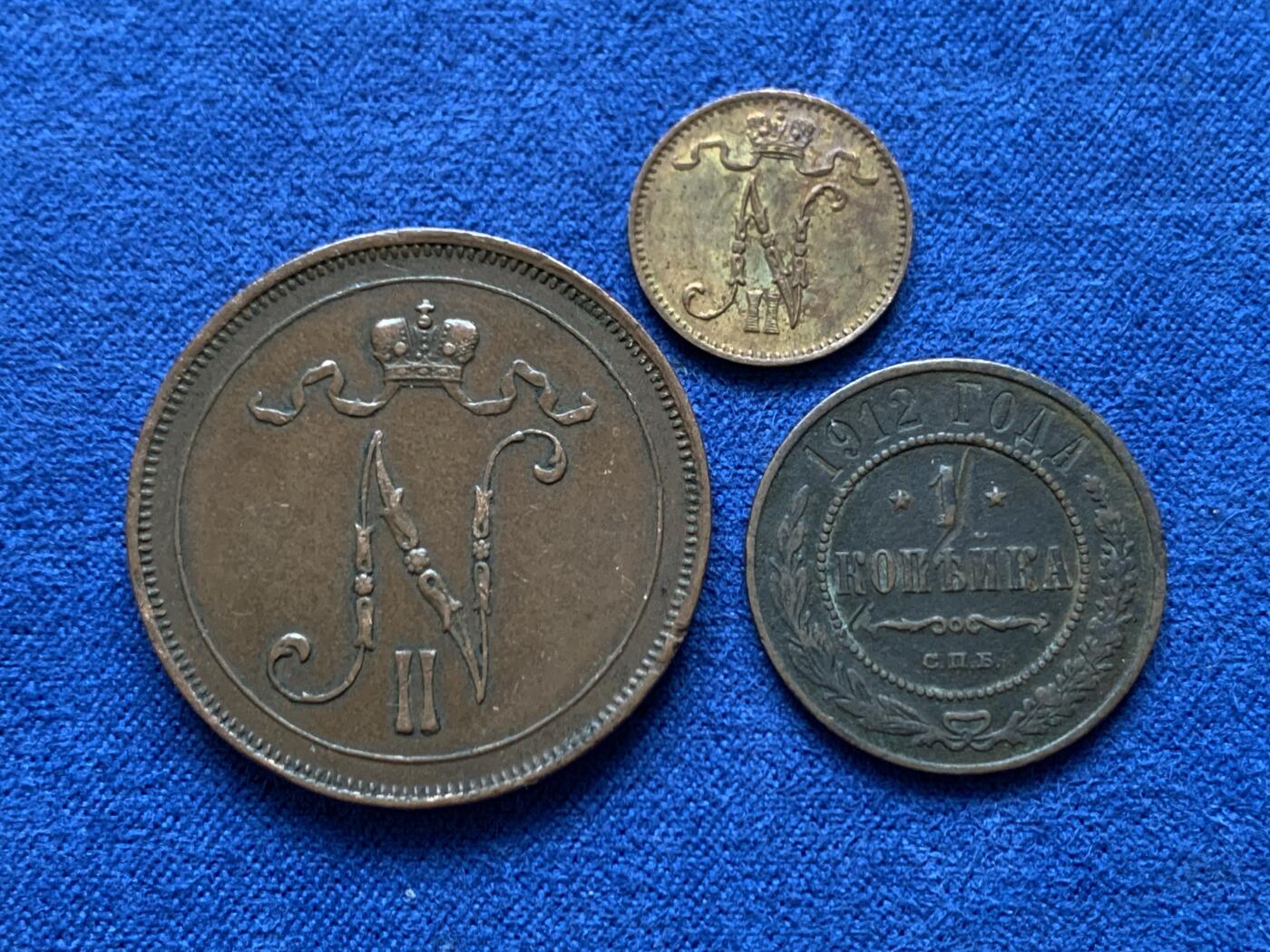 《竞宝斋》第470场 周日，周一，周二 3场连拍 （全场包邮）欢迎送拍 三枚一组 铜币：芬兰1909年1芬妮铜币，芬兰1915年10芬妮铜币，沙皇俄国1912年1戈比铜币