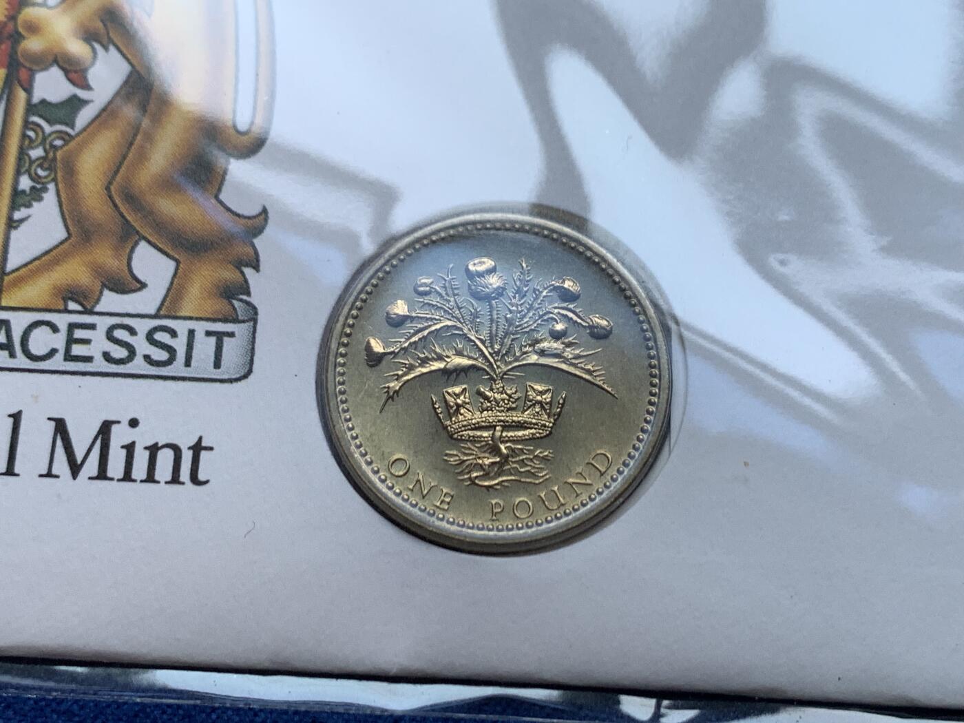 《竞宝斋》第470场 周日，周一，周二 3场连拍 （全场包邮）欢迎送拍 两枚一组 1984年英国老1英镑首日封/邮币封（Royal Mint和Royal Mail联合发行）