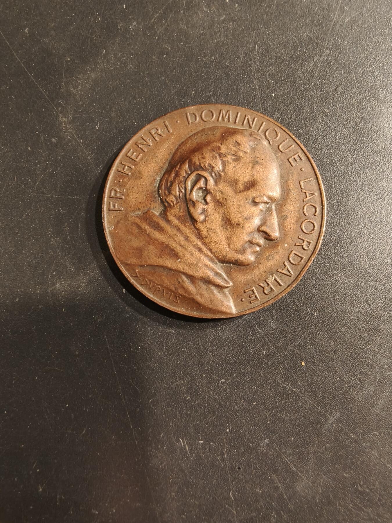 老王徽章第187期 法国多明我会修士多米尼克·拉科代尔修士大铜章     直径36mm     重量18.8g     大师维克托·维旺作品