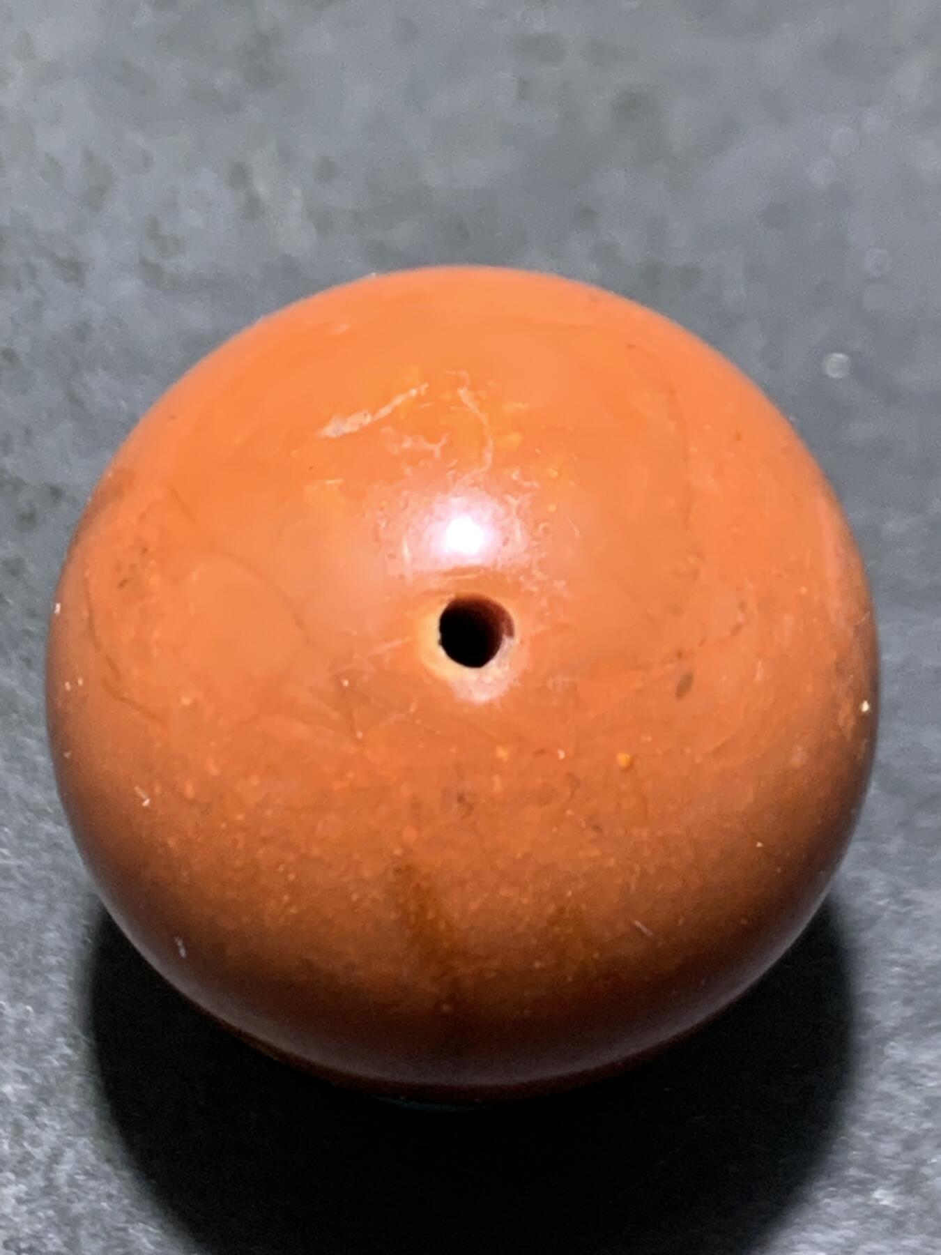 南红玛瑙柿子红大圆珠一颗，