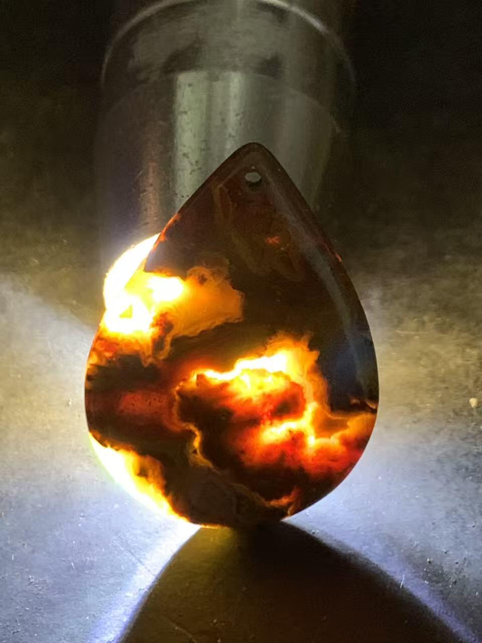 精美高玉化冰飘原皮草花纹战国红玛瑙吊坠一个，