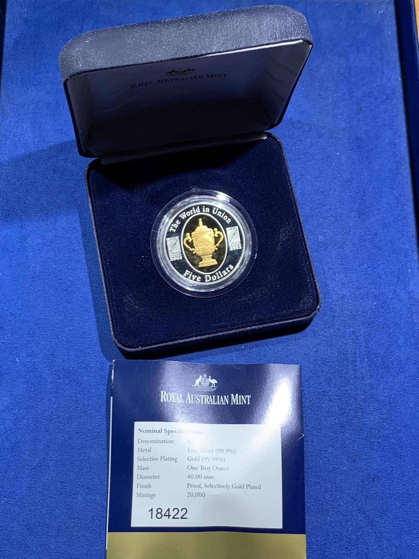 《竞宝斋》第470场 周日，周一，周二 3场连拍 （全场包邮）欢迎送拍 澳大利亚2003年5元部分镀金精制银币 英式橄榄球世界杯 1盎司999银 发行量2万 盒证全