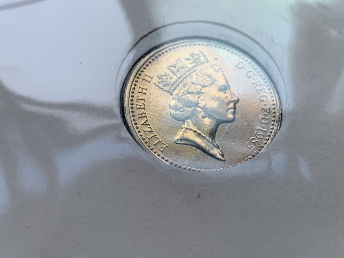 《竞宝斋》第470场 周日，周一，周二 3场连拍 （全场包邮）欢迎送拍 两枚一组 1985年英国老1英镑首日封/邮币封（Royal Mint和Royal Mail联合发行）