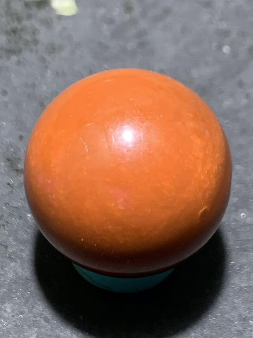 南红玛瑙柿子红圆珠一颗，