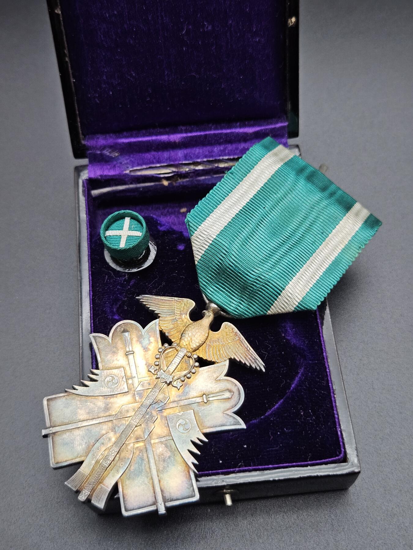 0元起拍勋章 第339期 咸鱼国勋章拍卖专场 3月18日（周三）下午6：00开始 原品日本战时 七级金鵄章 银制带盒略