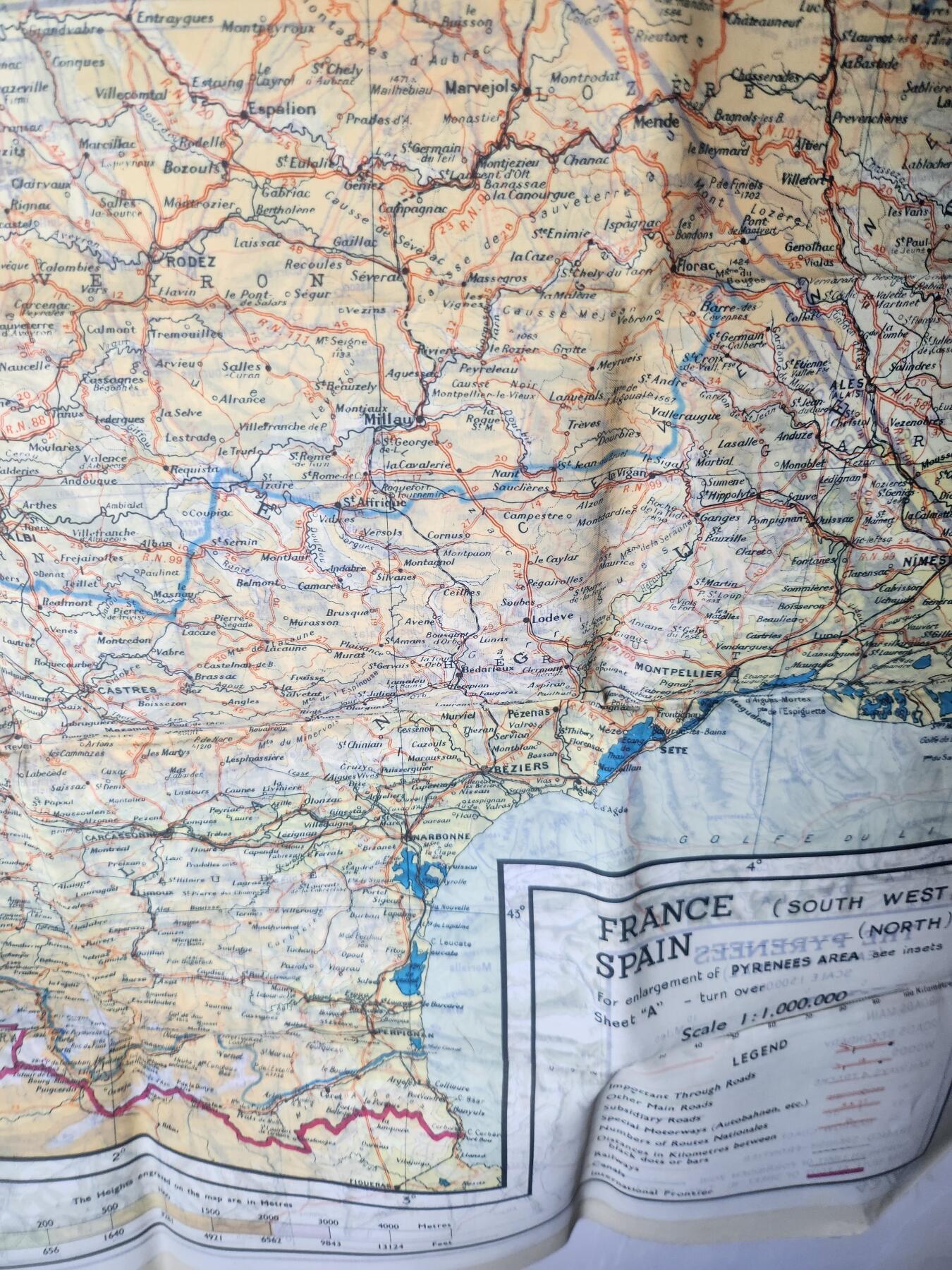 南水社第3次拍卖 春季专场 二战英军／美军MI9 43A/B 1:1,000,000 双面丝质逃生地图 包含法国 瑞士和西班牙边界盟军飞行员空降兵 战略情报局