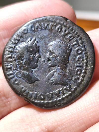 星盘世界钱币拍卖 - 中世纪 - 丝绸之路 - 古典币专场 - 稀有精品！ 罗马帝国 公元211-217年 卡拉卡拉 下莫西亚行省 马尔奇安诺波利斯城 五阿萨雷亚铜币， 正面为卡拉卡拉和茱莉亚·多姆娜对视头像，铭文：ANTΩNINOC AYΓOYCTOC IOVΛIA ΔOMNA