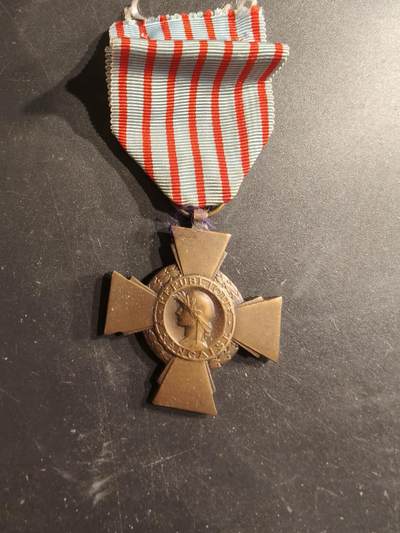 老王徽章第187期 - 法国战斗十字奖章