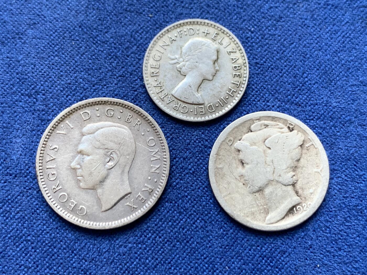 《竞宝斋》第470场 周日，周一，周二 3场连拍 （全场包邮）欢迎送拍 三枚一组 澳大利亚1956年3便士，500银，1.4克 + 英国1943年乔治六世6便士，500银，2.73克 + 美国1929年墨丘利10美分，900银，2.35克