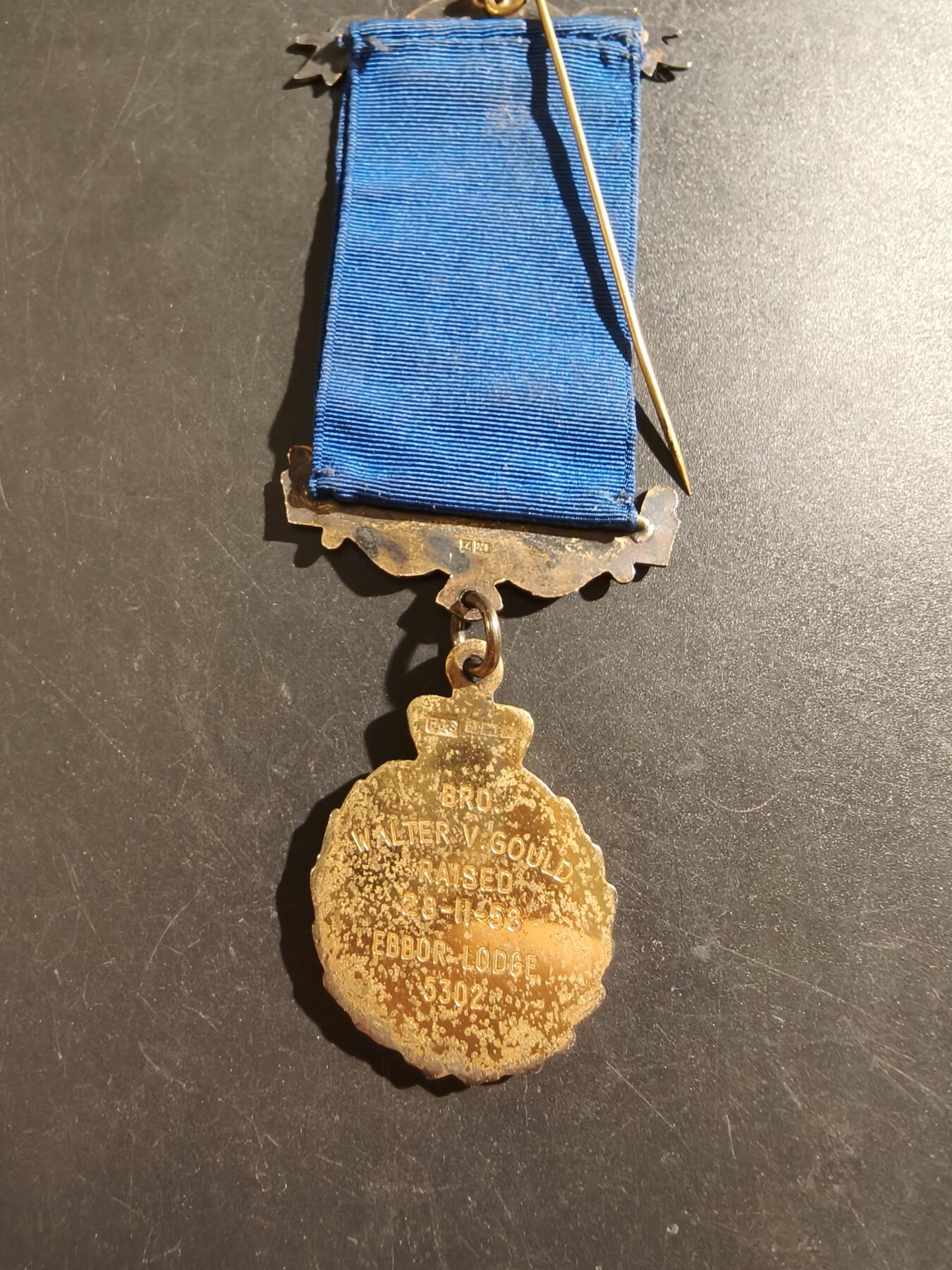 老王徽章第187期 英国皇家野牛兄弟会奖章   925银镀金珐琅    原盒     26.1g