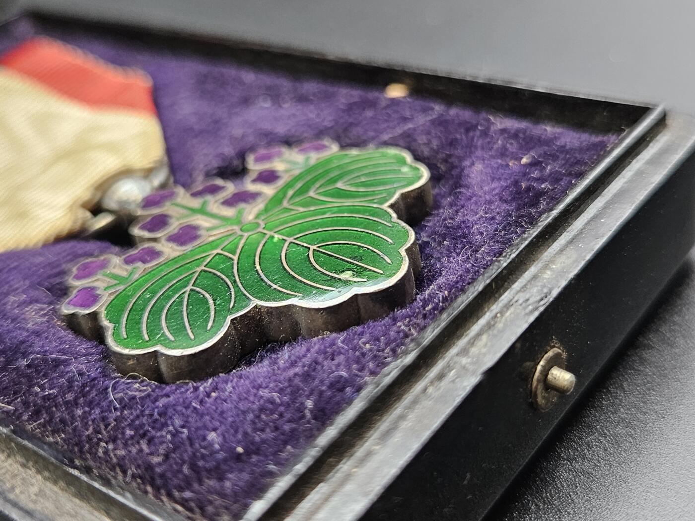 0元起拍勋章 第339期 咸鱼国勋章拍卖专场 3月18日（周三）下午6：00开始 明治时期 七等青叶章 银制 带盒