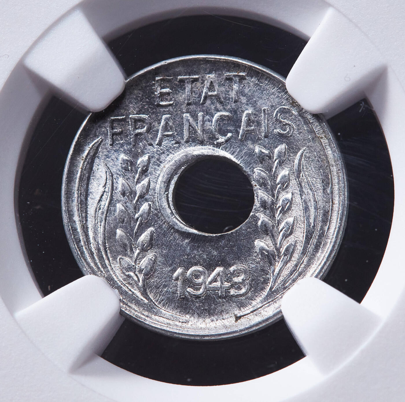 【俄甄集藏】2026年(049)03-18星期三 晚 19:30 全场包邮 法属印度支那1943年中孔1分、5分L铝币两枚一组，NGC MS65，转光品相