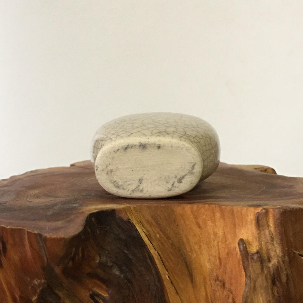      青金蓝色盖子配六七十年代耀州窑瓷质鼻烟壶开片釉库存老货旧藏文玩艺术收藏