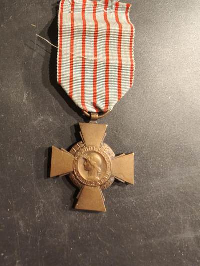 老王徽章第187期 - 法国战斗十字奖章