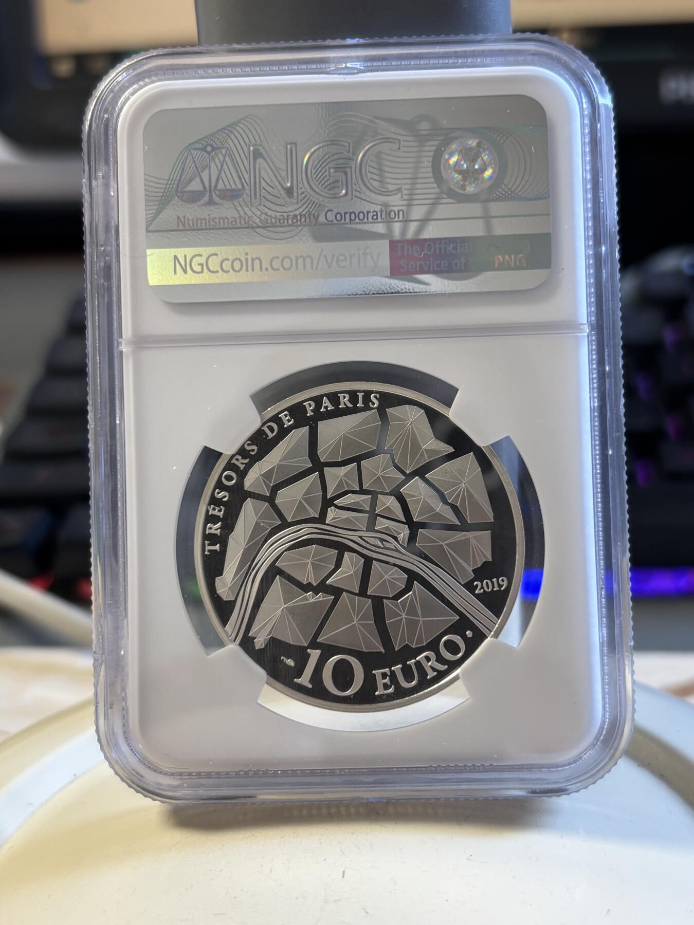 第194期拍卖 获奖法国2019年埃菲尔铁塔镀金镀铑银币NGC-PF70，900银镀金镀铑，22.2克，发行3000 枚