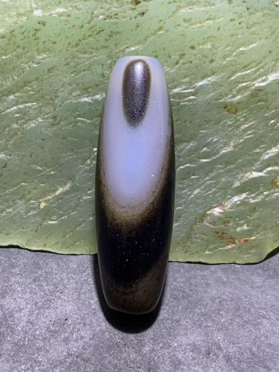 精美罕见一眼靠山图案药师玛瑙随形桶珠一个