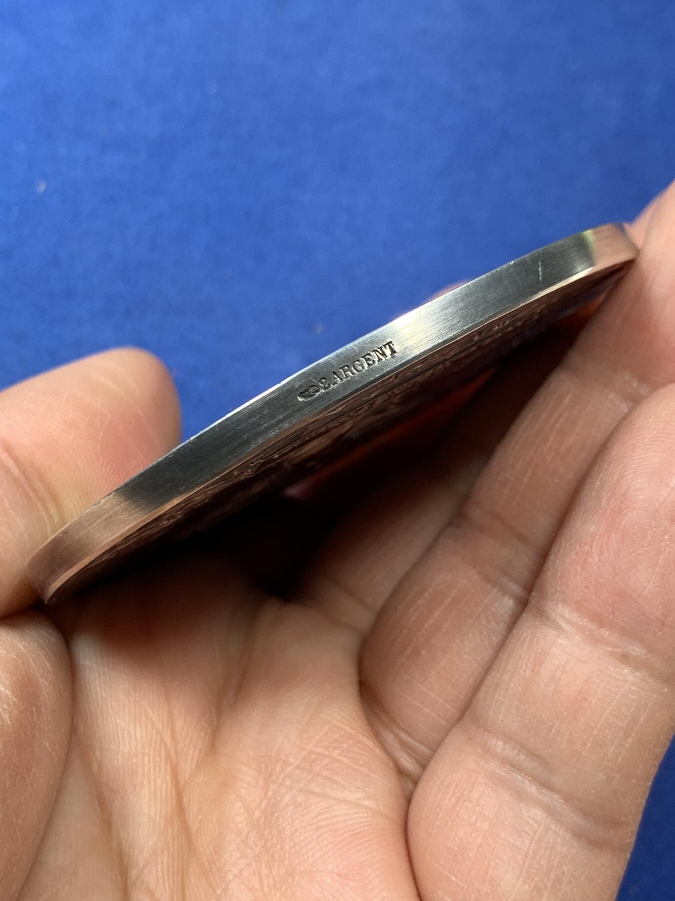 《竞宝斋》第470场 周日，周一，周二 3场连拍 （全场包邮）欢迎送拍 名家夏普兰作 1924年法国圣埃蒂安商业法庭大银章 150.5克 68mm 丰饶角银标 带盒