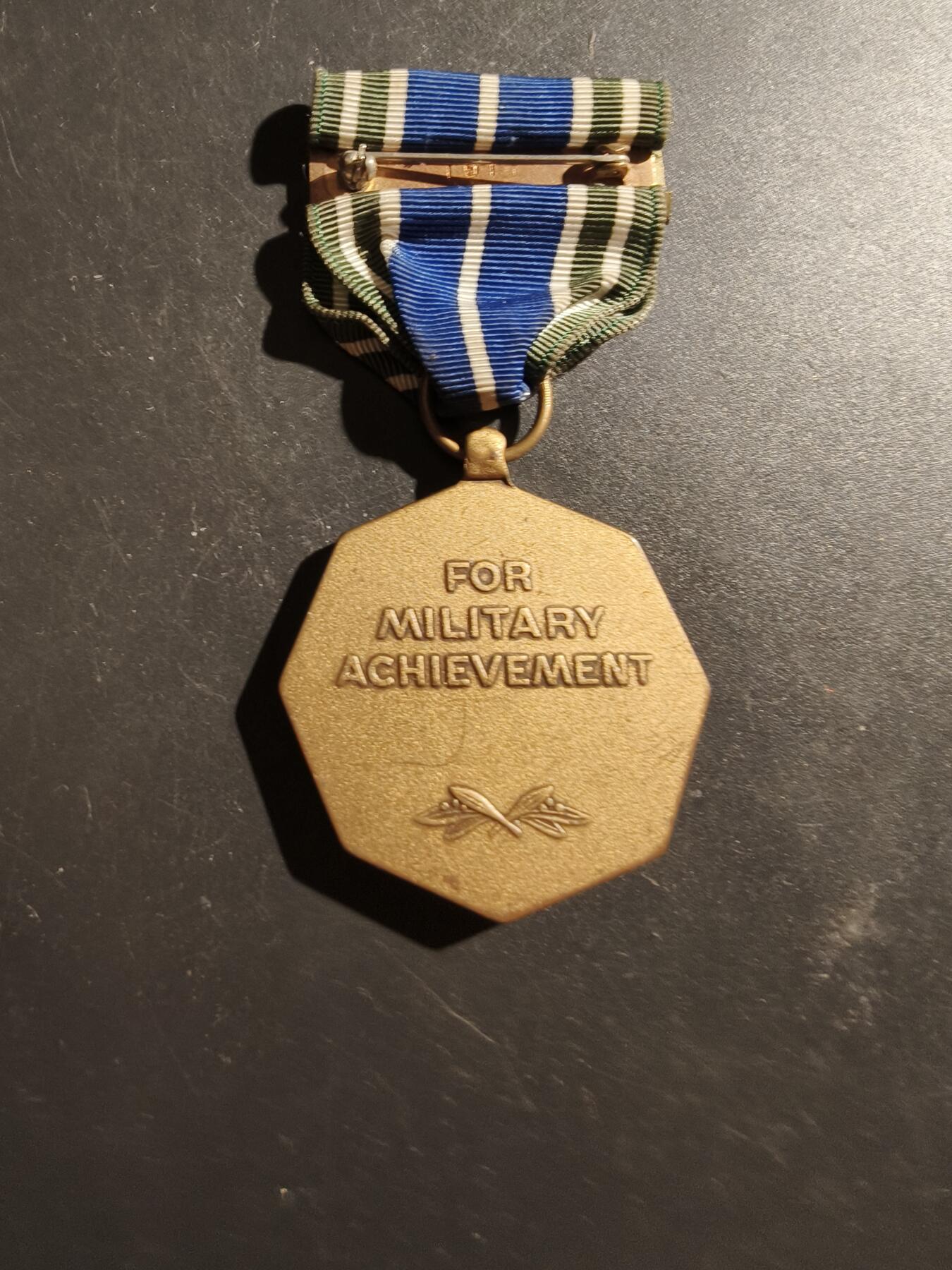 老王徽章第187期 美国军事成就奖章