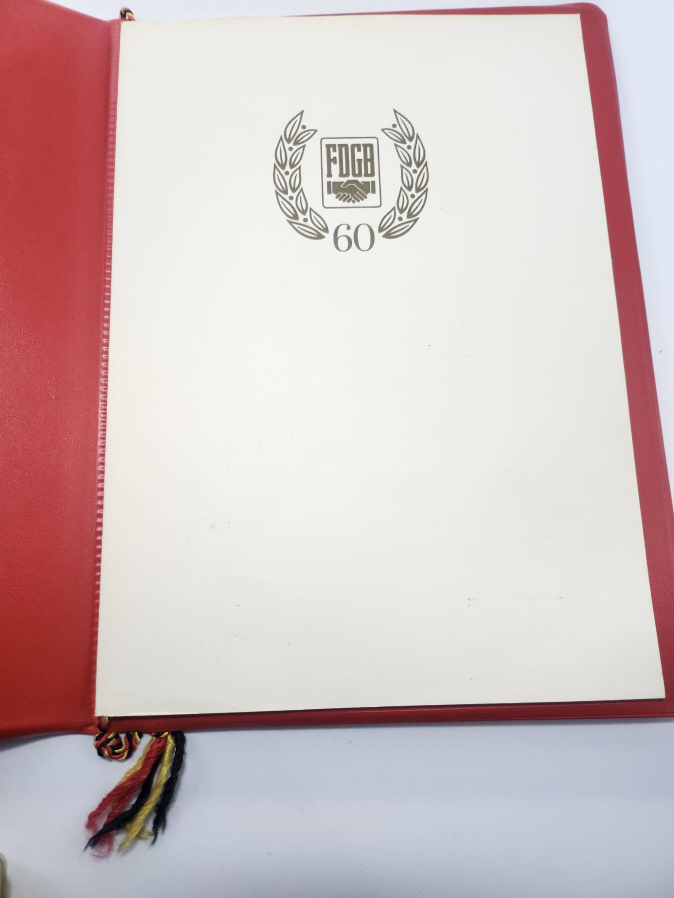 南水社第3次拍卖 春季专场 1991年两德合并后过度时期 FDGB 自由工会联合会最后一批 60年忠诚服务荣誉证书 带原盒纪念章 少见