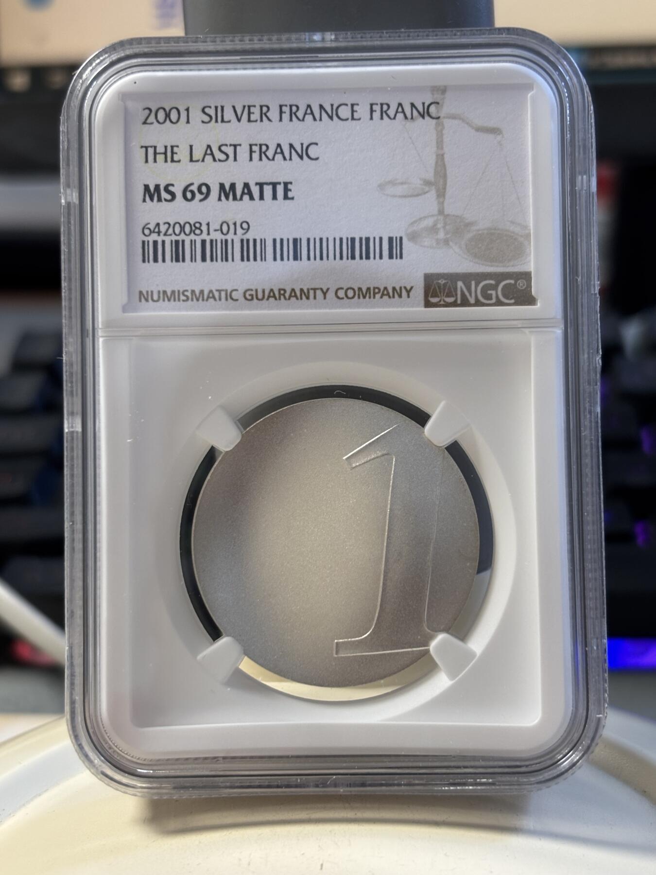 第194期拍卖 获奖币法国2001年最后的法郎波浪形银币NGC-MS69，980银，17.77克