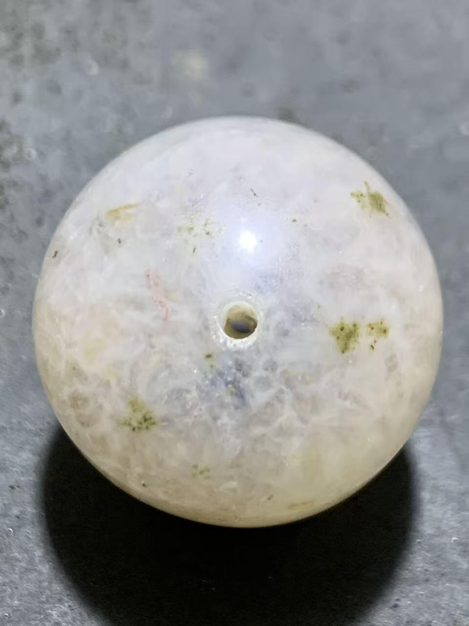 精美原皮满冰飘糖心料战国红玛瑙圆珠一颗！