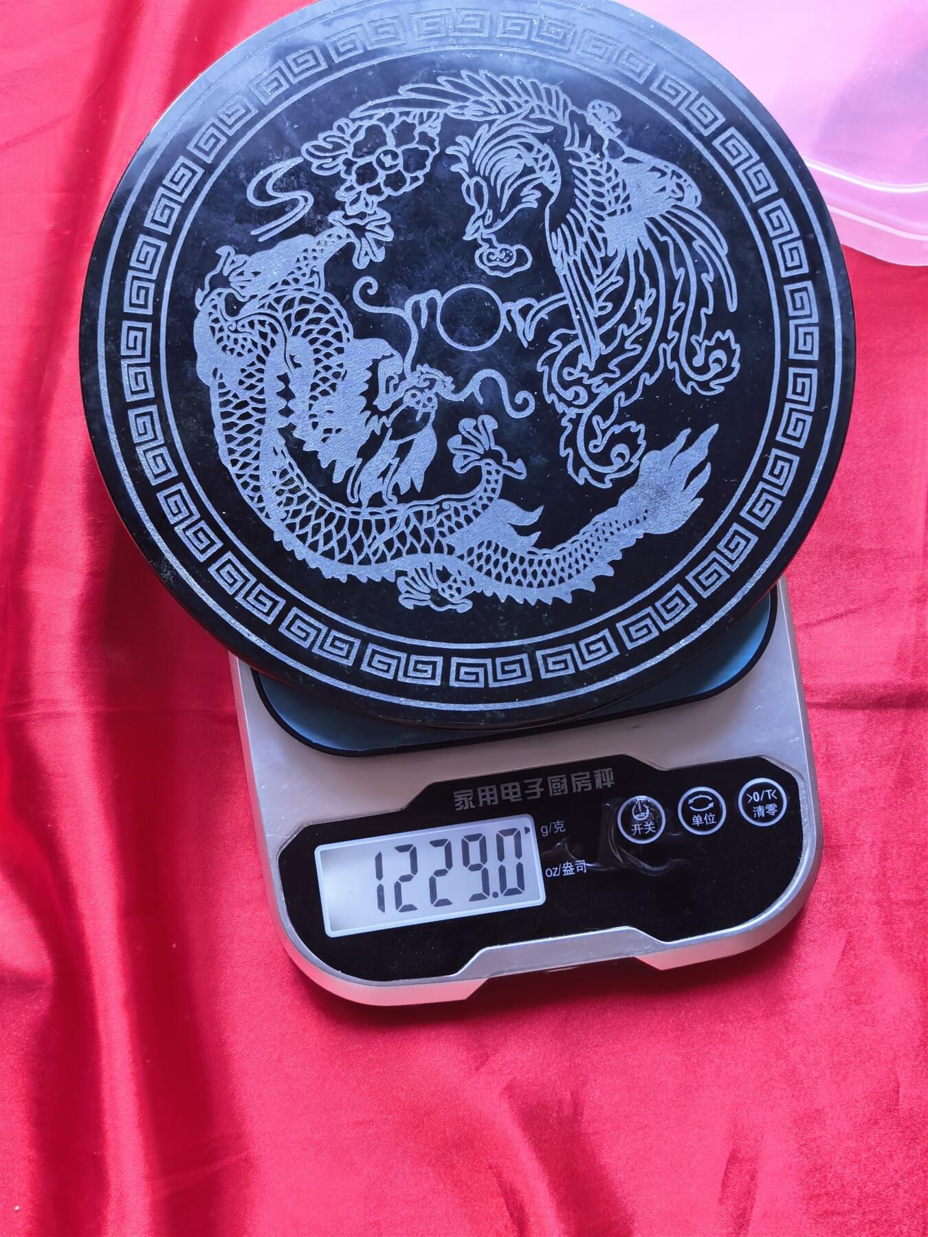 百年老和田青玉双面雕圆盘 净重1229g 配实木双龙底座 收藏陈设件