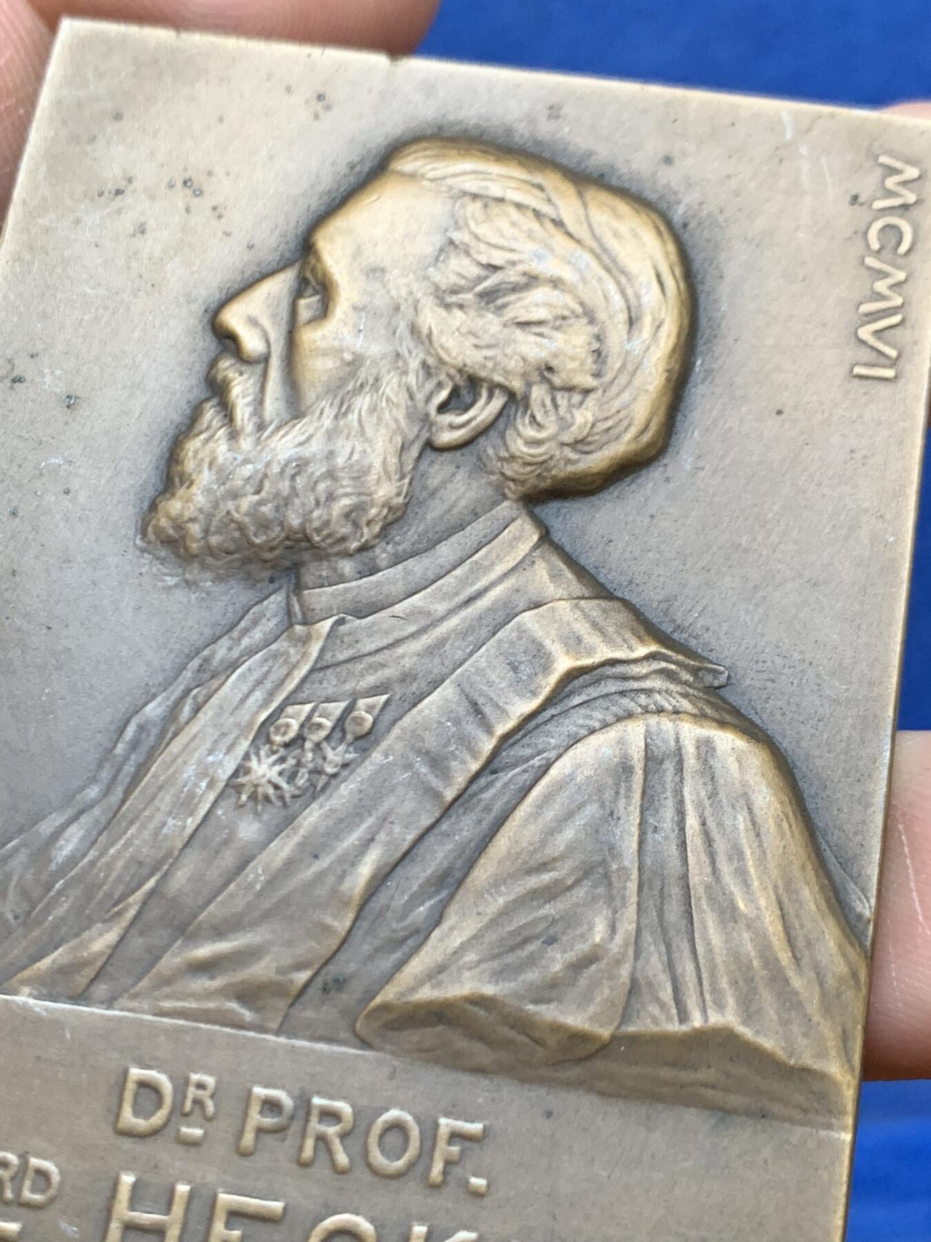 《竞宝斋》第470场 周日，周一，周二 3场连拍 （全场包邮）欢迎送拍 德国哲学家恩斯特·海克尔方型铜章 86.4克 47.2*63.8mm 丰饶角铜标