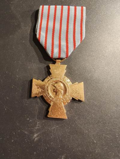 老王徽章第187期 - 法国战斗十字奖章