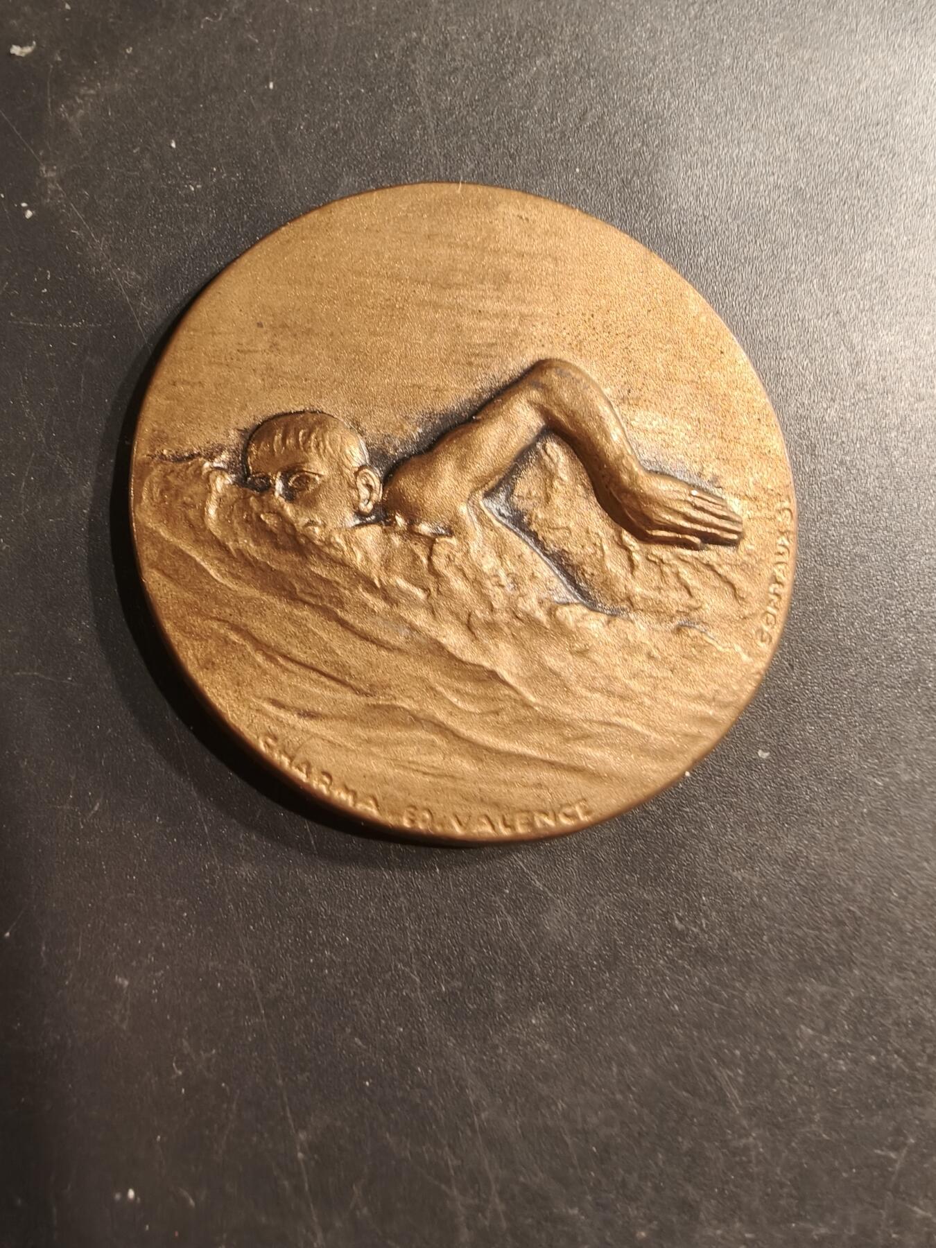 老王徽章第187期 法国普罗旺斯游泳竞赛主题大铜章     直径50mm    重量59.3g