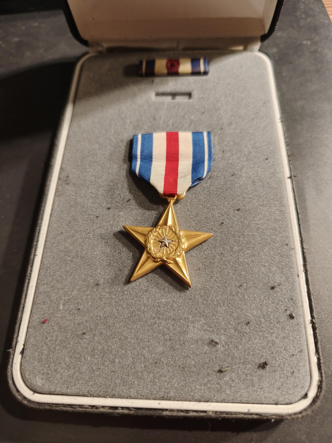 老王徽章第187期 美国银星勋章    原盒带略