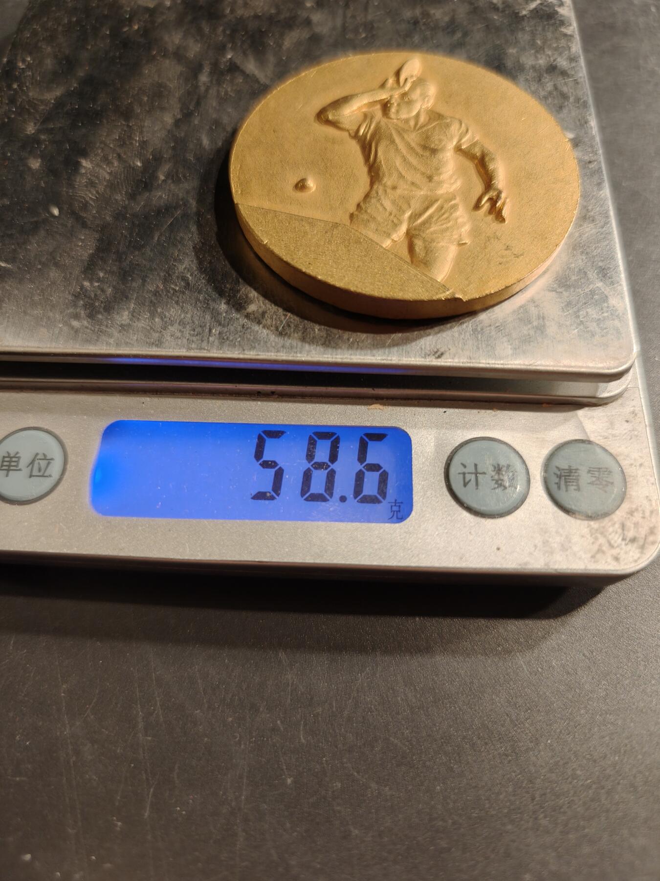 老王徽章第187期 法国乒乓球竞赛冠军镀金大铜章    直径50mm     重量58.6g