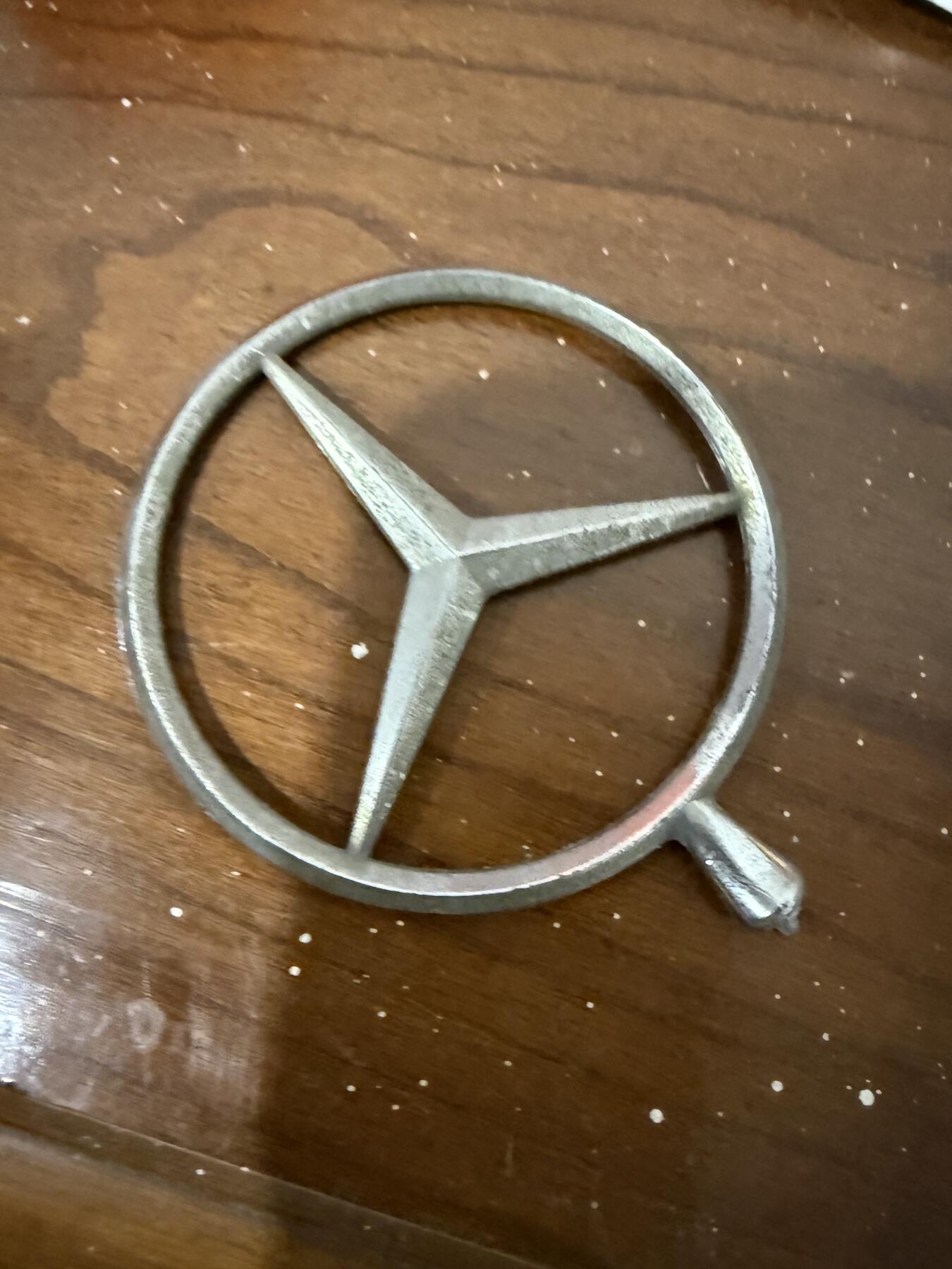 CSIS-GREAT评级精品钱币拍卖第三百四十四期 老款奔驰车标 立标  铜合金  虎头奔 底部破损 品如图