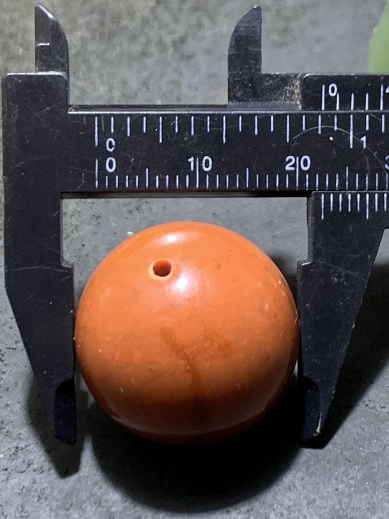 南红玛瑙柿子红大圆珠一颗，