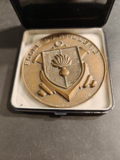 老王徽章第187期 - 法国炮兵学校大铜章   原盒    实发授予炮兵中校    直径72mm    重量154.4g