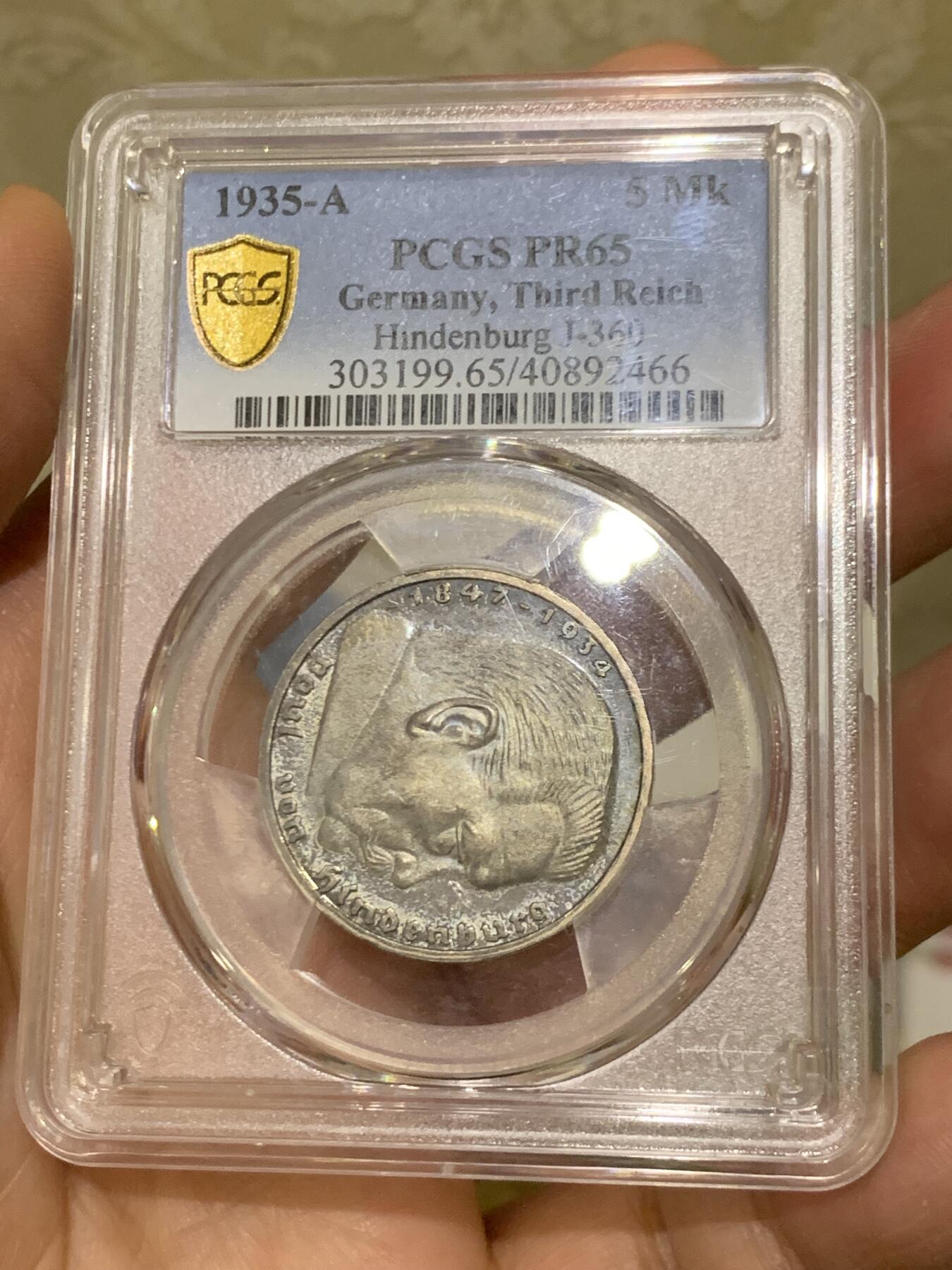 《竞宝斋》第470场 周日，周一，周二 3场连拍 （全场包邮）欢迎送拍 PCGS PR65 德国 1935A 兴登堡精制5马克 亚军分，高分精制主币，五彩镜面！近年来同等级的高分5马克价格涨势明显。