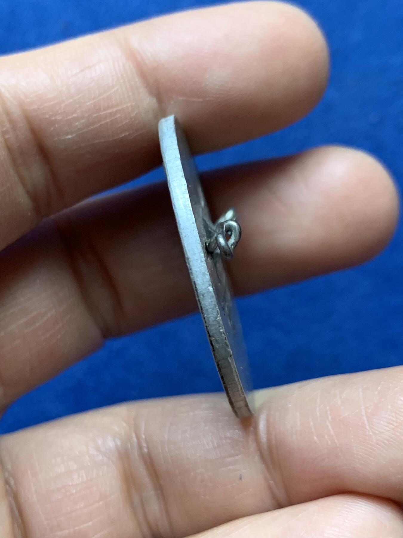 《竞宝斋》第470场 周日，周一，周二 3场连拍 （全场包邮）欢迎送拍 德国1936年纪念章 5.23克 目测为铝质 没有确切材料提供材质说明 可佩戴