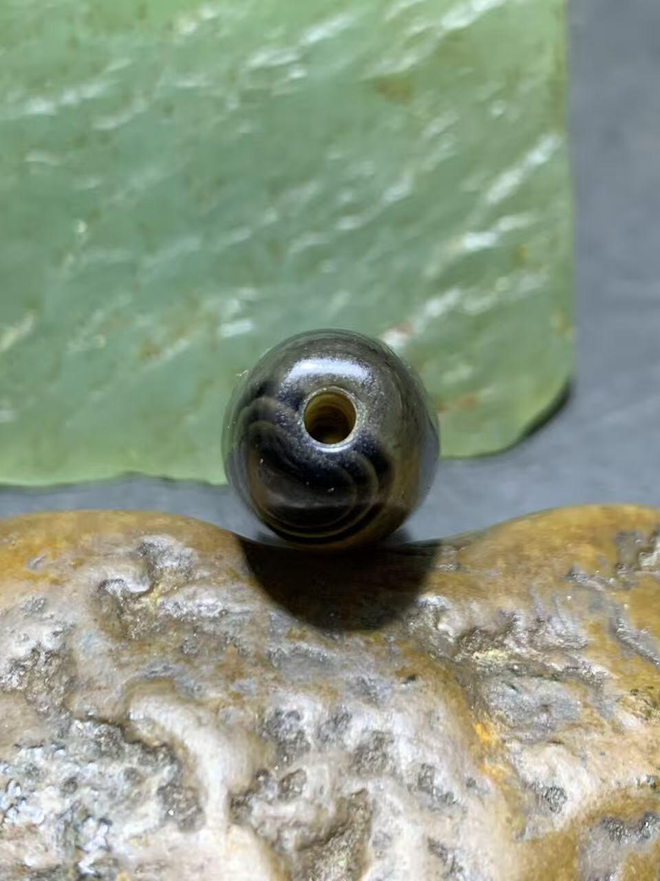 精美罕见一眼靠山图案药师玛瑙随形桶珠一个