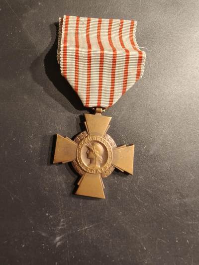 老王徽章第187期 - 法国战斗十字奖章