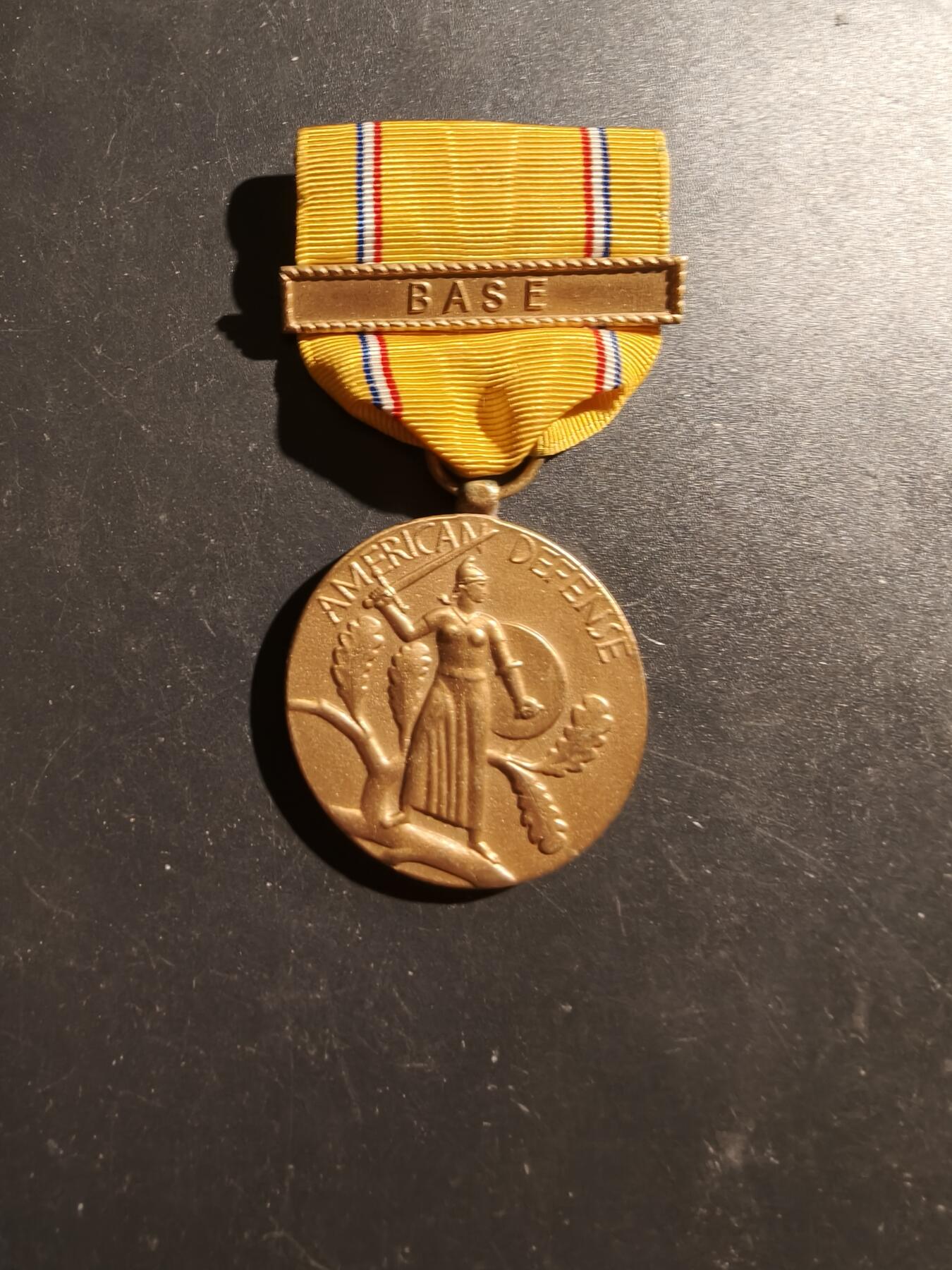 老王徽章第187期 美国海军版二战本土防卫奖章    海军基地勋条